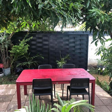 Meuble Le Manguier Apartment Saint Pierre Luaran gambar