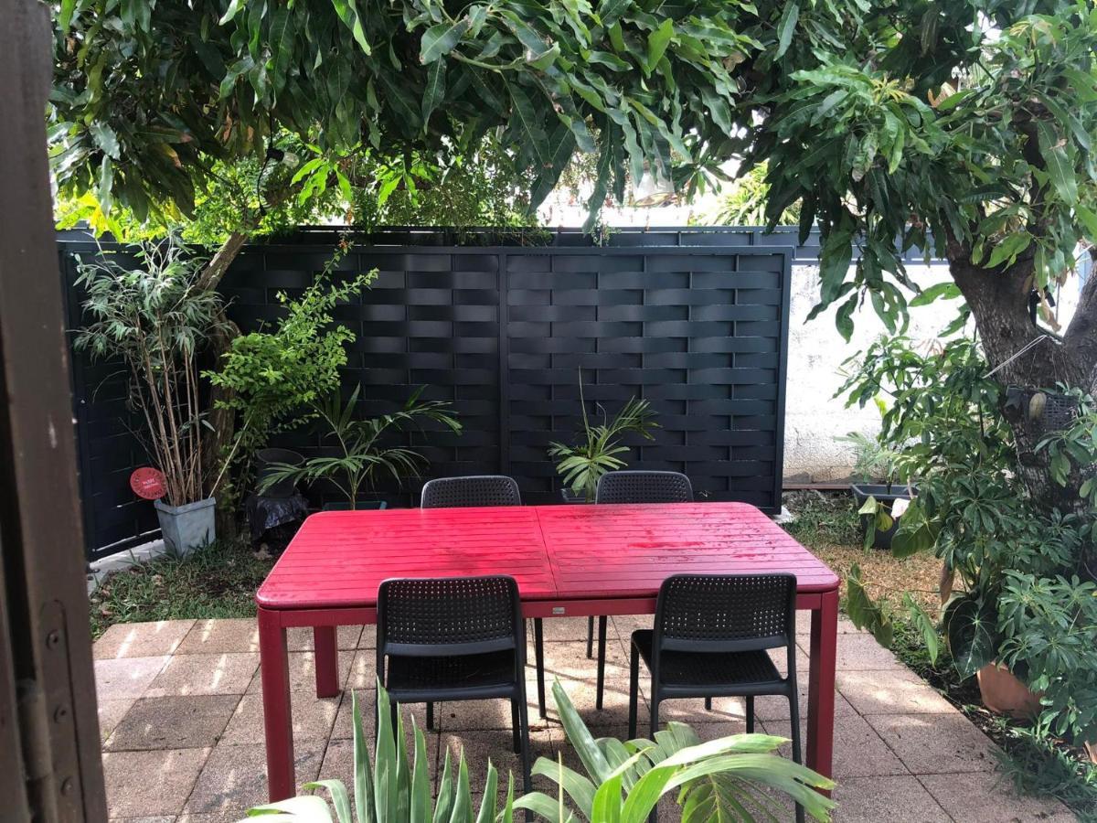 Meuble Le Manguier Apartment Saint Pierre Luaran gambar